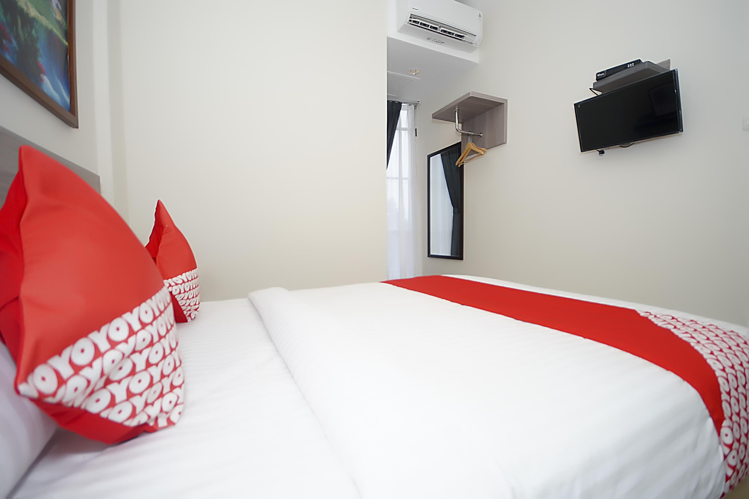 Oyo 251 The Maximus Inn Hotel Palembang Exterior photo